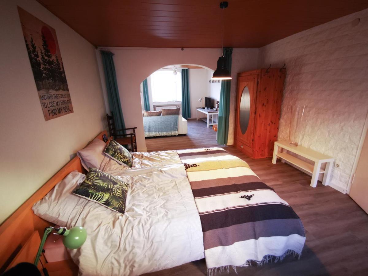 Mooi Ruim Appartement In Antieke Stadsboerderij Schonecken Bagian luar foto