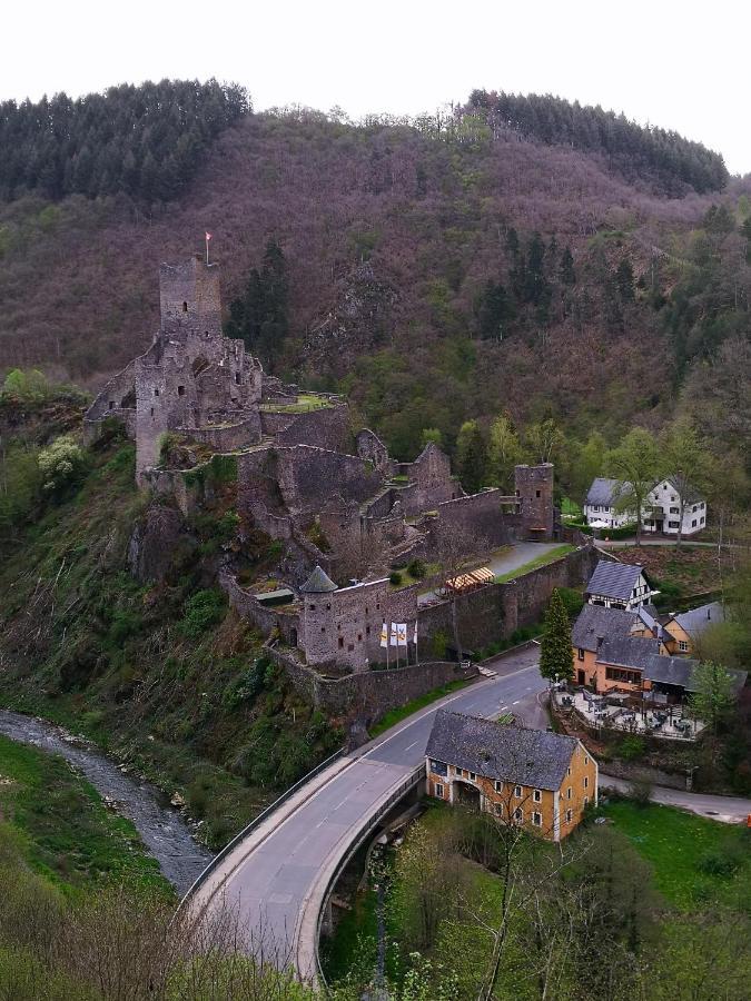 Mooi Ruim Appartement In Antieke Stadsboerderij Schonecken Bagian luar foto