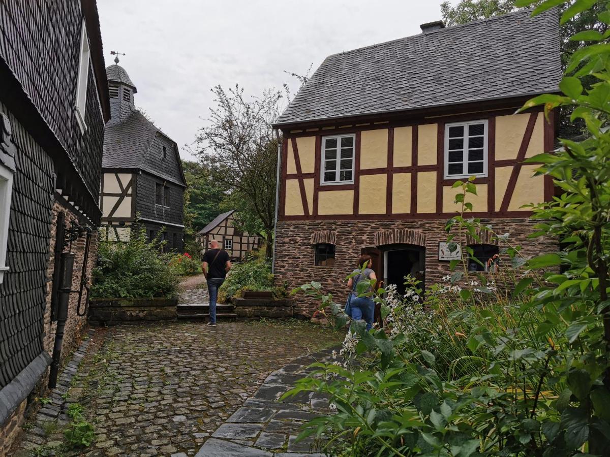 Mooi Ruim Appartement In Antieke Stadsboerderij Schonecken Bagian luar foto